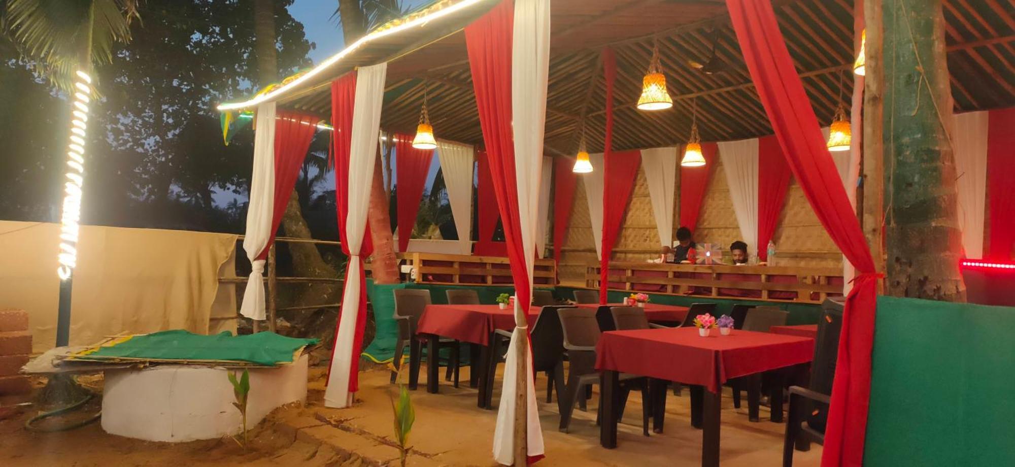 Paradice Huts Guest house *