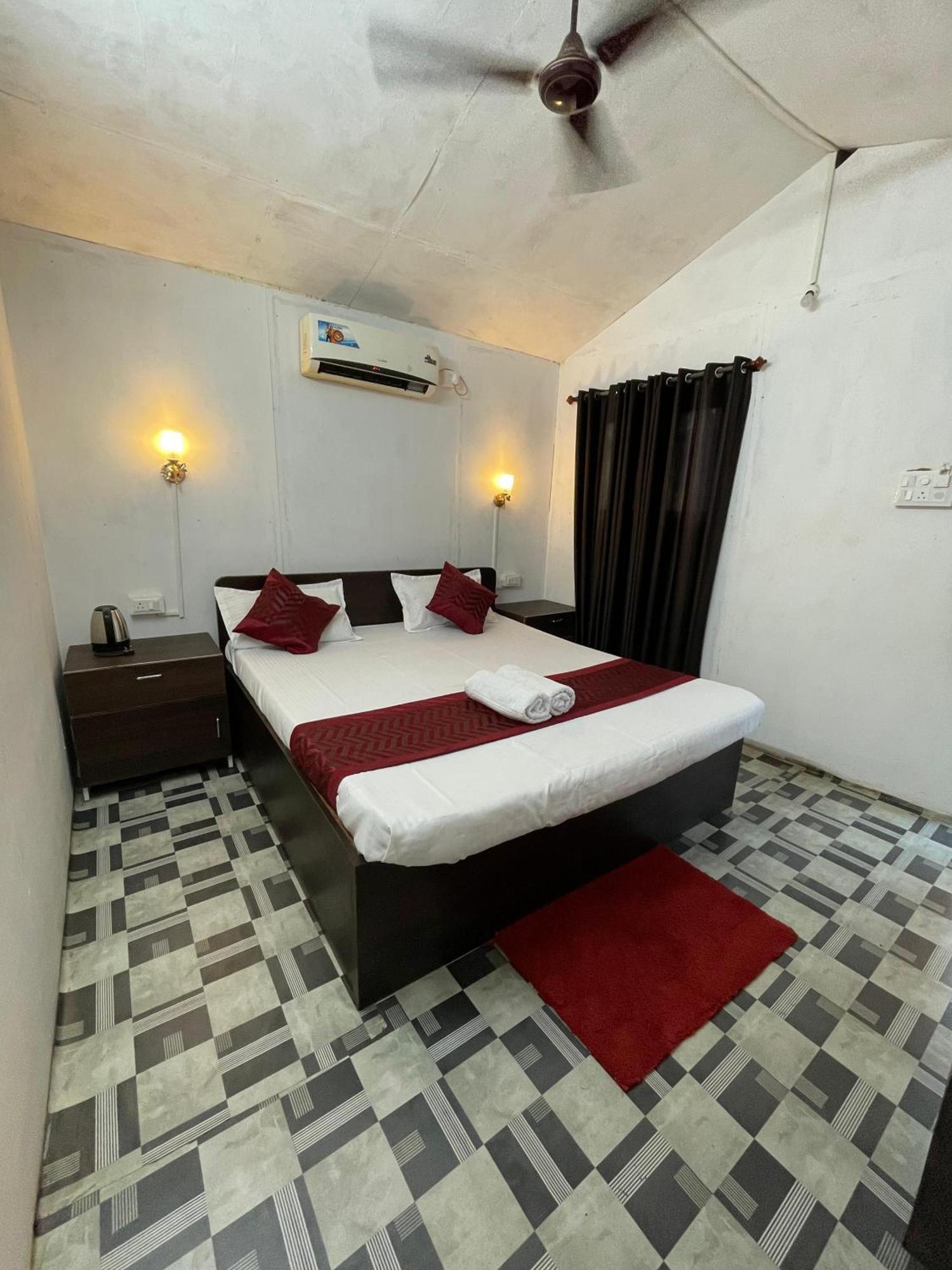 Paradice Huts *