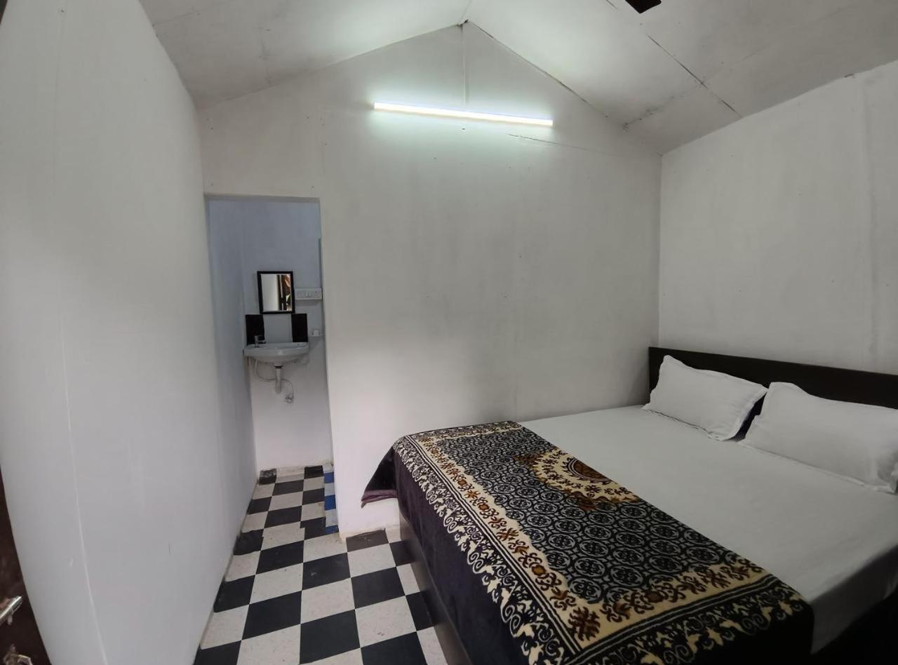 Paradice Huts Guest house