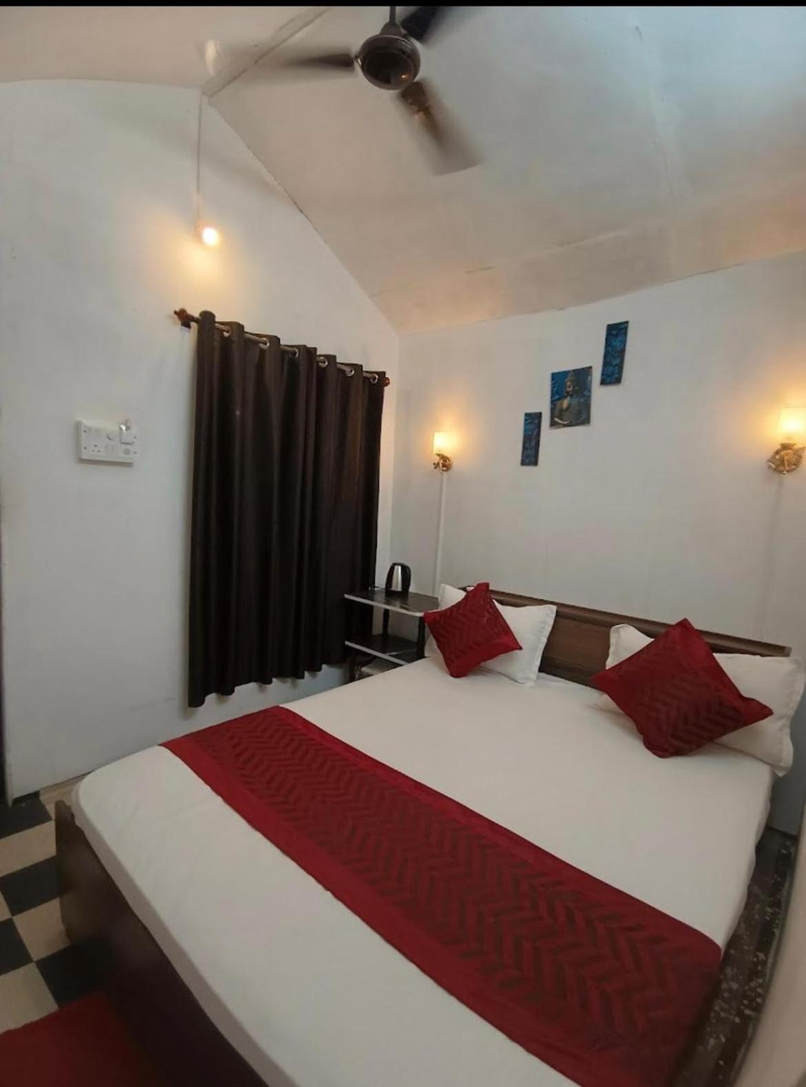 Paradice Huts Guest house *