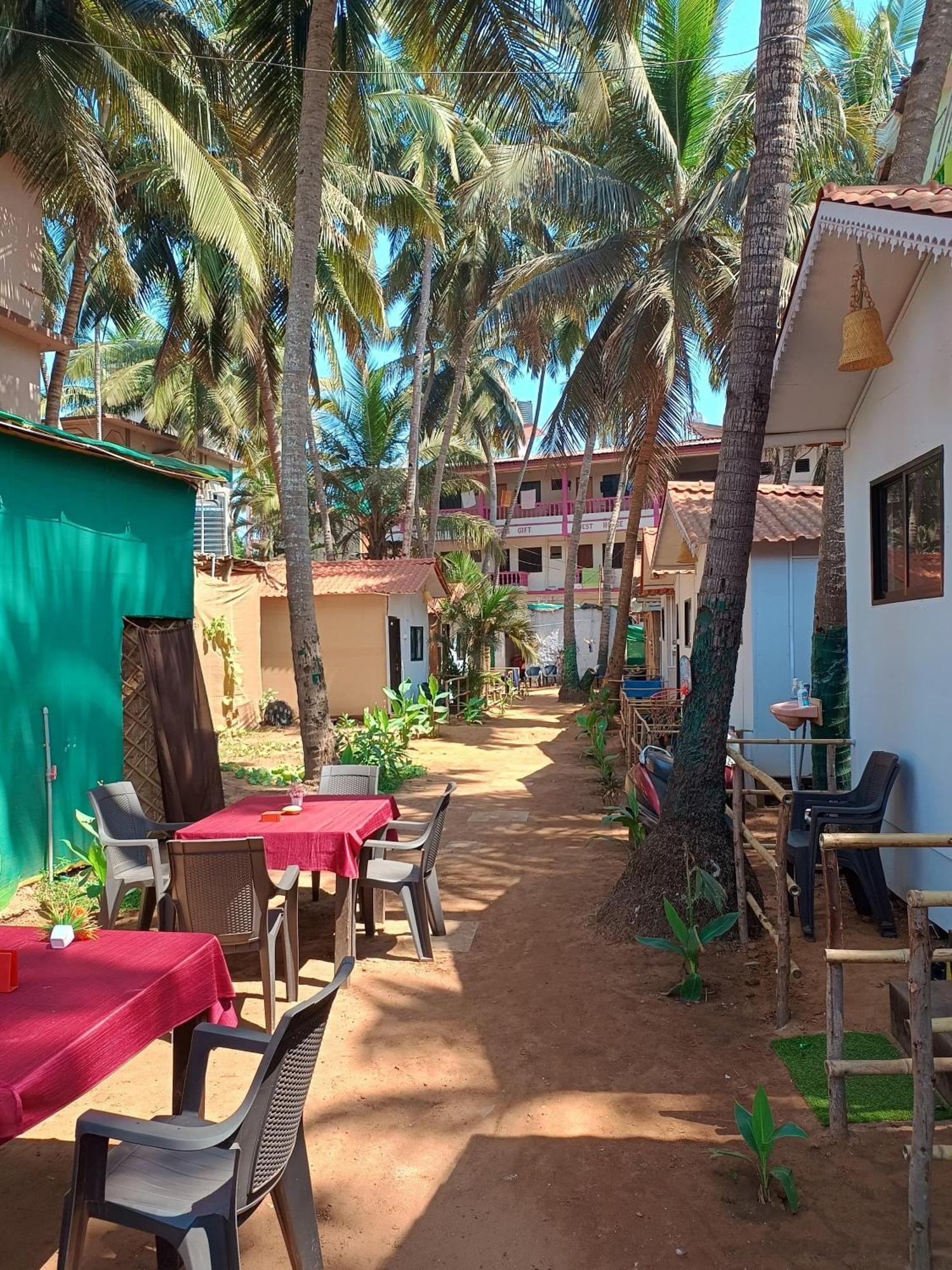 Paradice Huts Guest house *