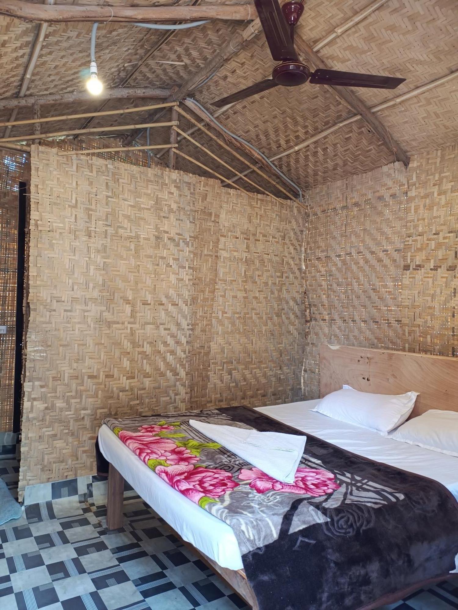 Paradice Huts *