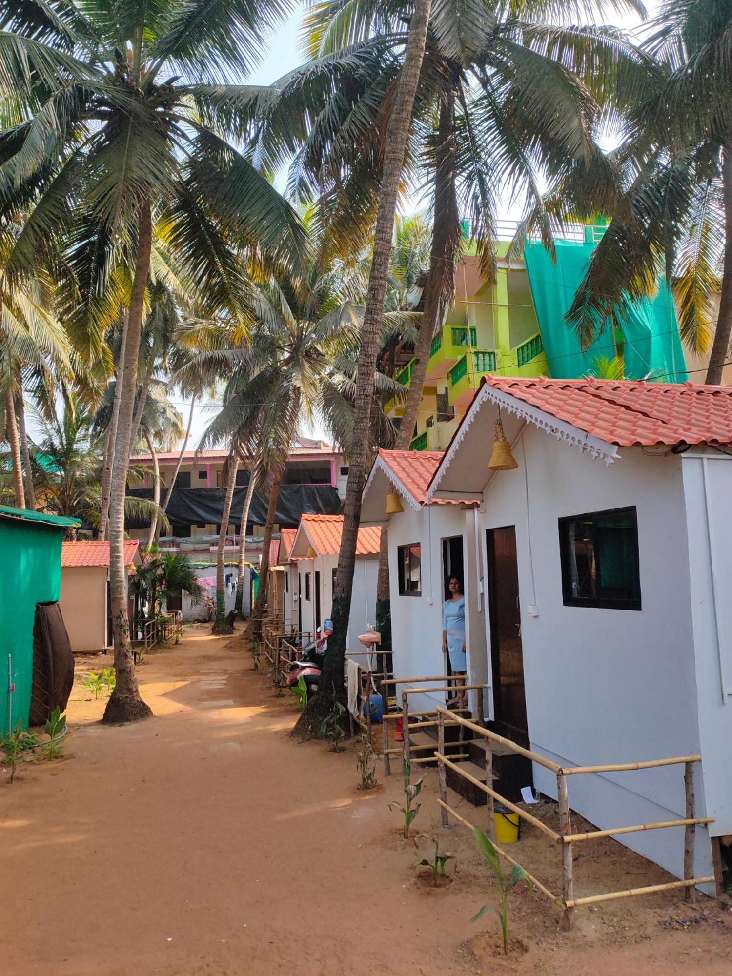 Paradice Huts Guest house *