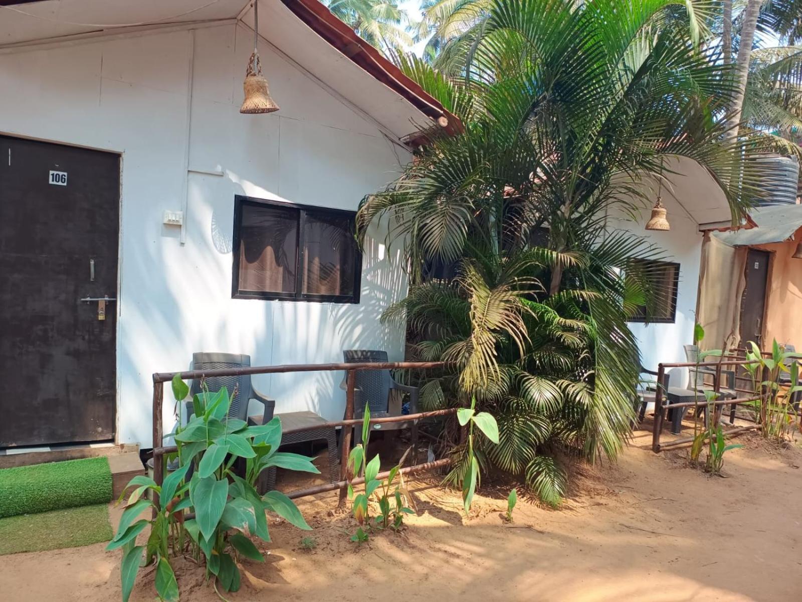 Paradice Huts Guest house