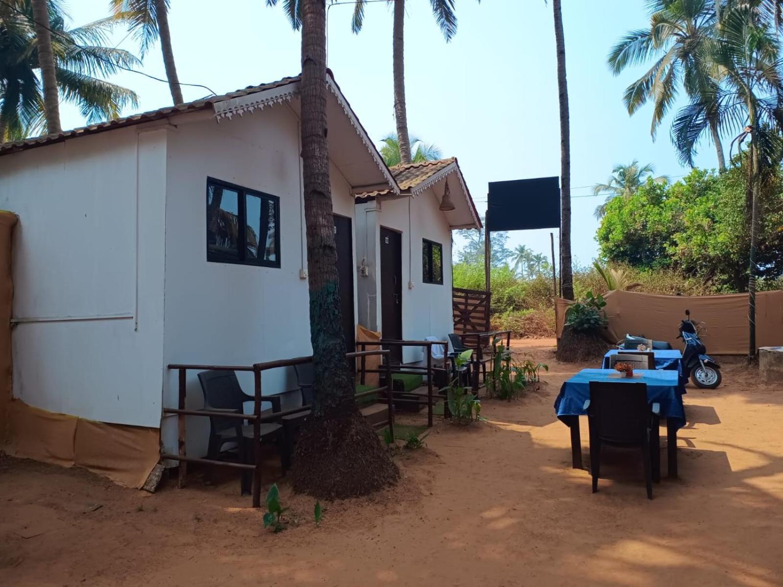 Paradice Huts Guest house *