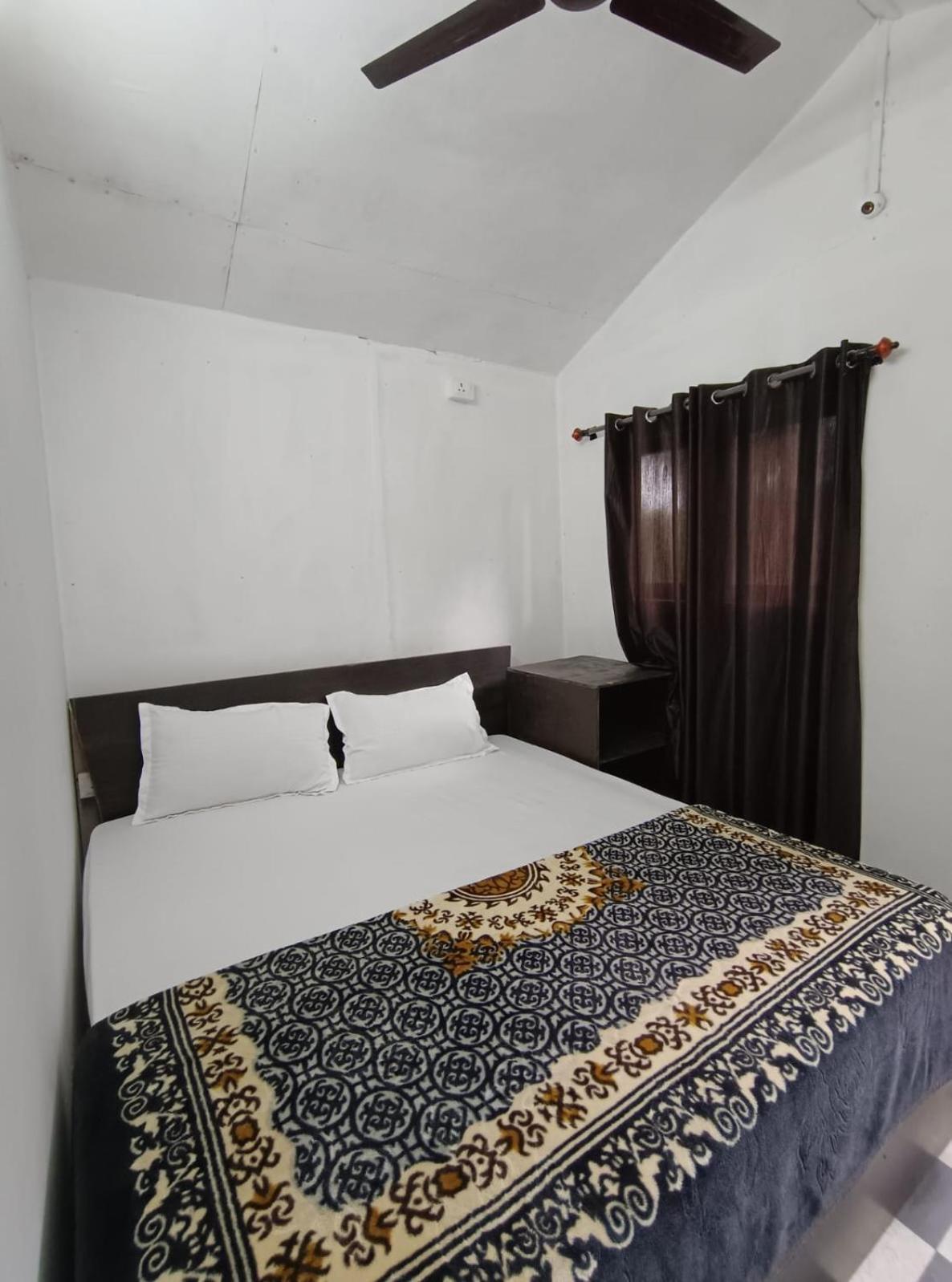 Paradice Huts Guest house